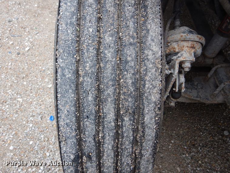 image for item GV9183 2006 Freightliner Columbia  semi truck