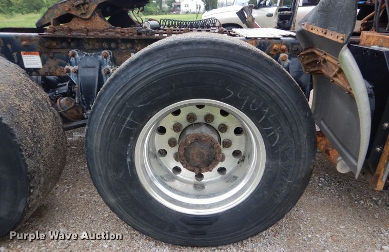 image for item GV9183 2006 Freightliner Columbia  semi truck