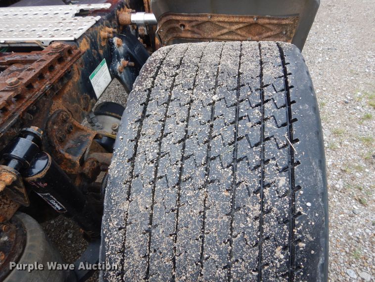 image for item GV9183 2006 Freightliner Columbia  semi truck