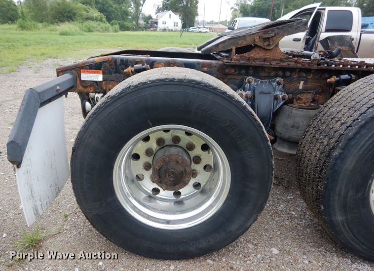 image for item GV9183 2006 Freightliner Columbia  semi truck