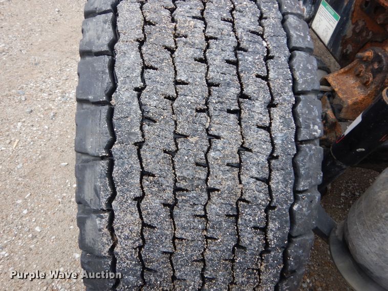 image for item GV9183 2006 Freightliner Columbia  semi truck