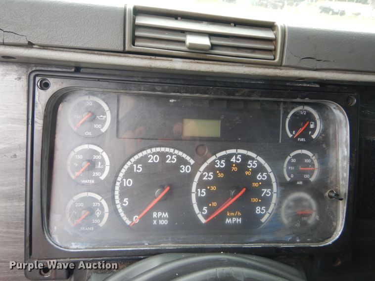 image for item GV9183 2006 Freightliner Columbia  semi truck