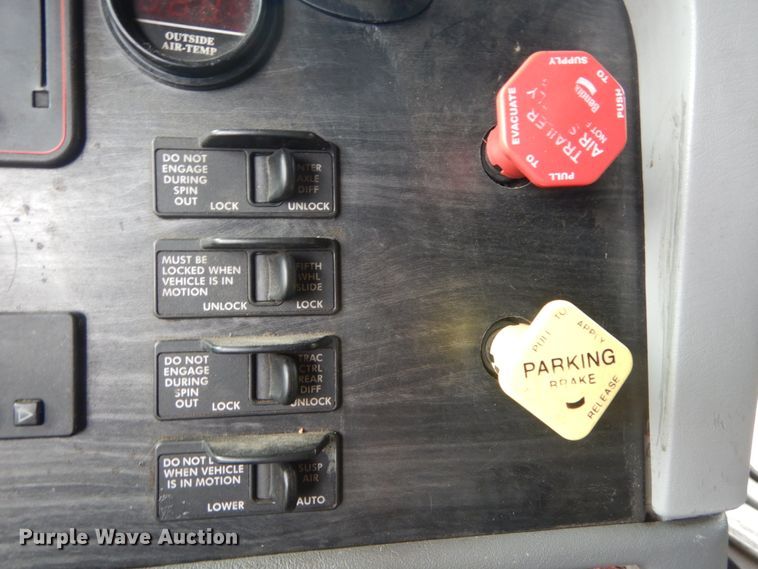 image for item GV9183 2006 Freightliner Columbia  semi truck