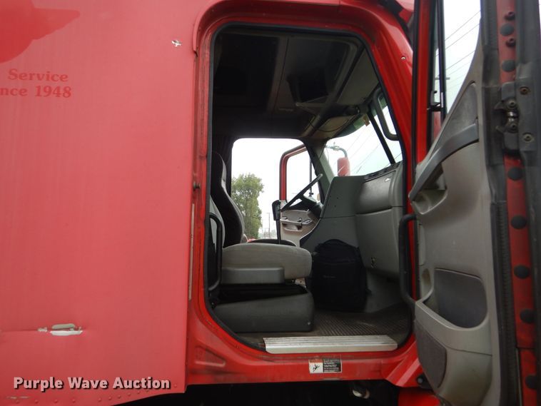 image for item GV9183 2006 Freightliner Columbia  semi truck