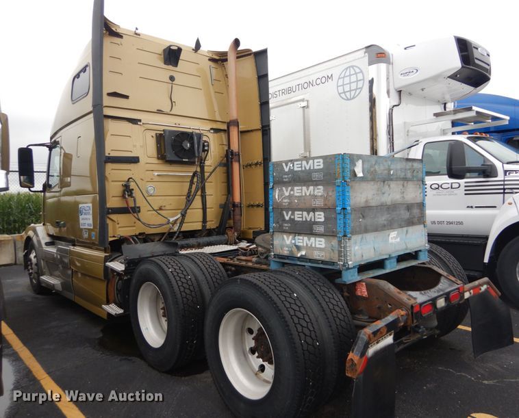 image for item GV9184 2009 Volvo VNL670  semi truck