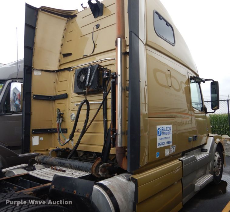 image for item GV9184 2009 Volvo VNL670  semi truck