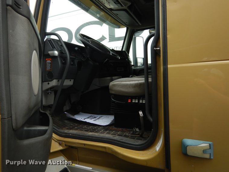 image for item GV9184 2009 Volvo VNL670  semi truck