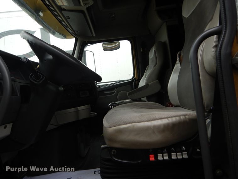 image for item GV9184 2009 Volvo VNL670  semi truck