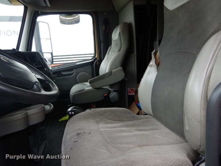 image for item GV9184 2009 Volvo VNL670  semi truck