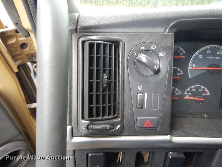 image for item GV9184 2009 Volvo VNL670  semi truck