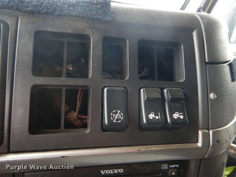 image for item GV9184 2009 Volvo VNL670  semi truck