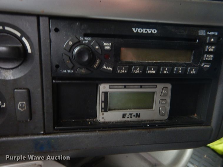 image for item GV9184 2009 Volvo VNL670  semi truck