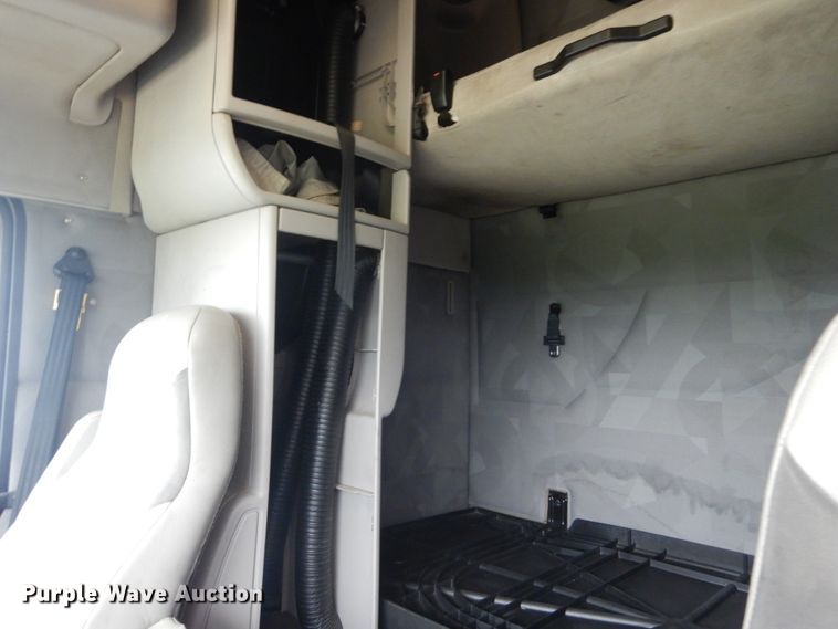 image for item GV9184 2009 Volvo VNL670  semi truck