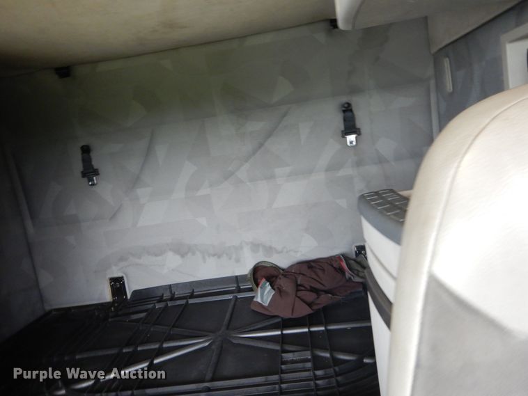 image for item GV9184 2009 Volvo VNL670  semi truck