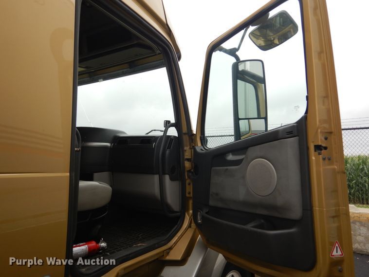 image for item GV9184 2009 Volvo VNL670  semi truck