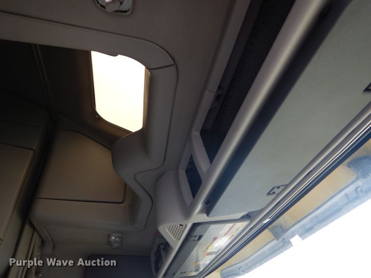 image for item GV9184 2009 Volvo VNL670  semi truck