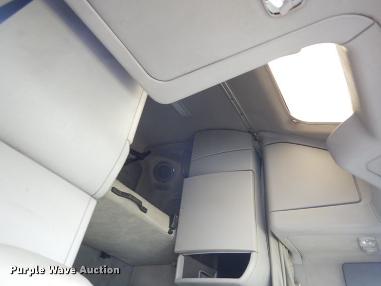 image for item GV9184 2009 Volvo VNL670  semi truck