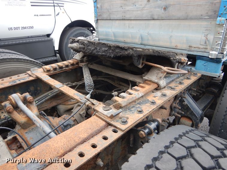 image for item GV9184 2009 Volvo VNL670  semi truck