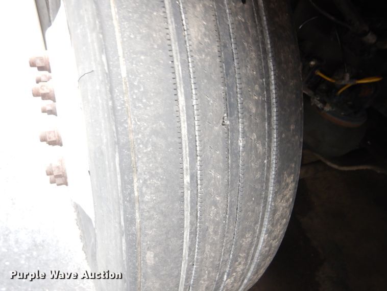 image for item GV9184 2009 Volvo VNL670  semi truck