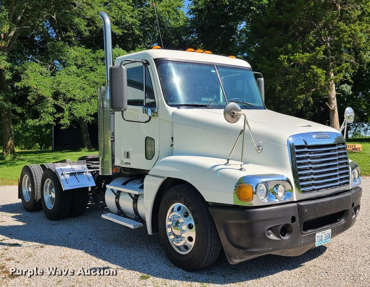 image for item GX9277 2009 Freightliner Century Class  semi truck