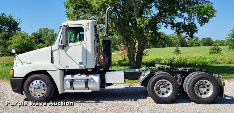 image for item GX9277 2009 Freightliner Century Class  semi truck