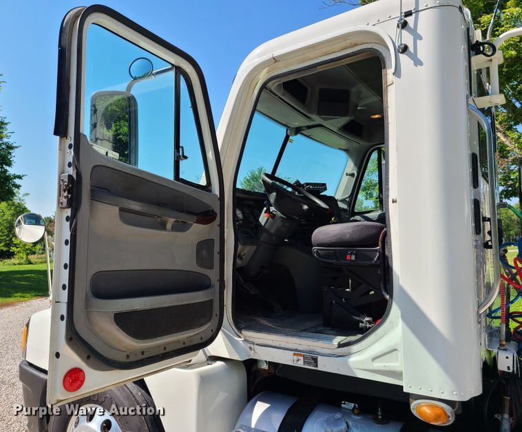 image for item GX9277 2009 Freightliner Century Class  semi truck