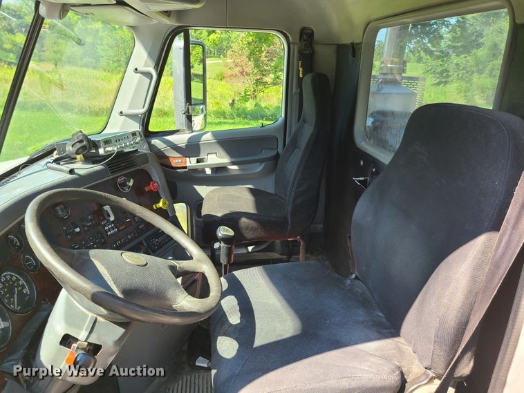 image for item GX9277 2009 Freightliner Century Class  semi truck