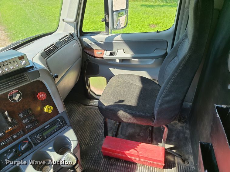 image for item GX9277 2009 Freightliner Century Class  semi truck