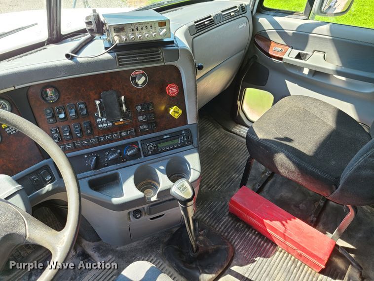 image for item GX9277 2009 Freightliner Century Class  semi truck