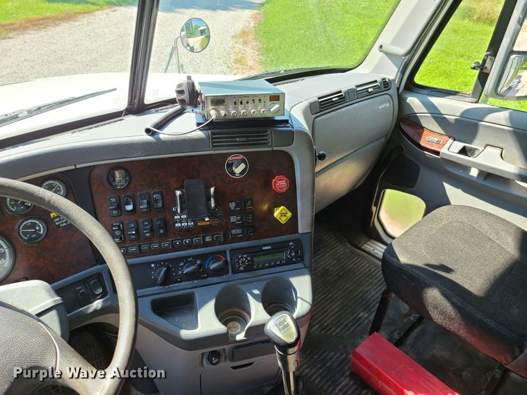 image for item GX9277 2009 Freightliner Century Class  semi truck