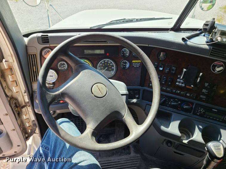 image for item GX9277 2009 Freightliner Century Class  semi truck