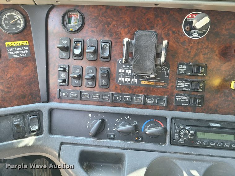 image for item GX9277 2009 Freightliner Century Class  semi truck