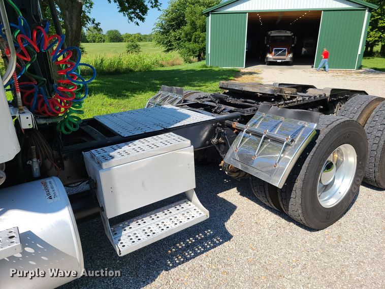 image for item GX9277 2009 Freightliner Century Class  semi truck