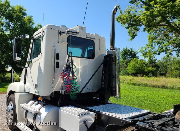 image for item GX9277 2009 Freightliner Century Class  semi truck