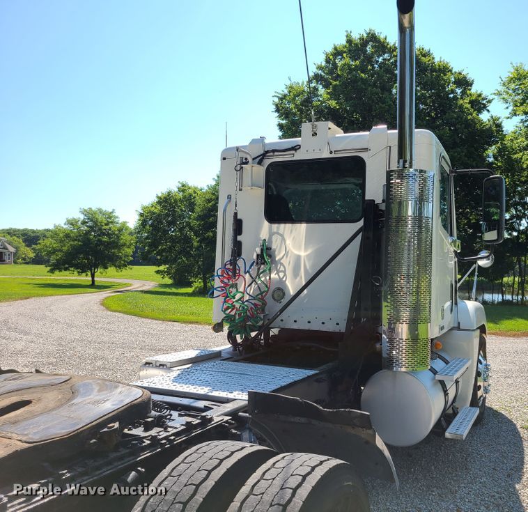 image for item GX9277 2009 Freightliner Century Class  semi truck