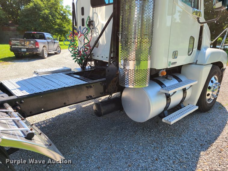 image for item GX9277 2009 Freightliner Century Class  semi truck