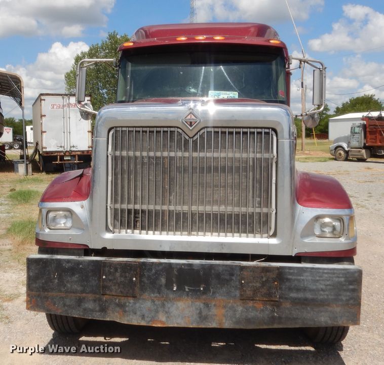 image for item HB9283 2006 International 9900i  semi truck