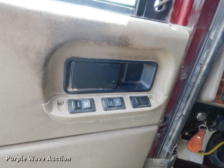 image for item HB9283 2006 International 9900i  semi truck