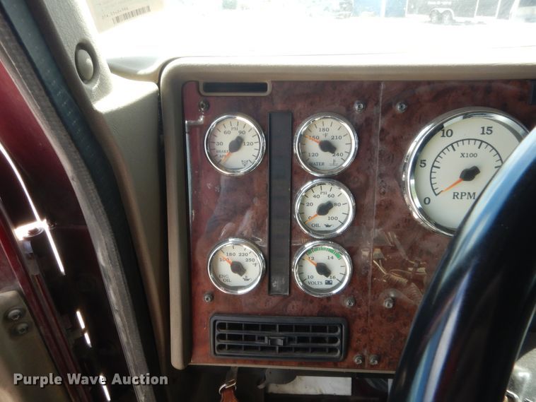 image for item HB9283 2006 International 9900i  semi truck