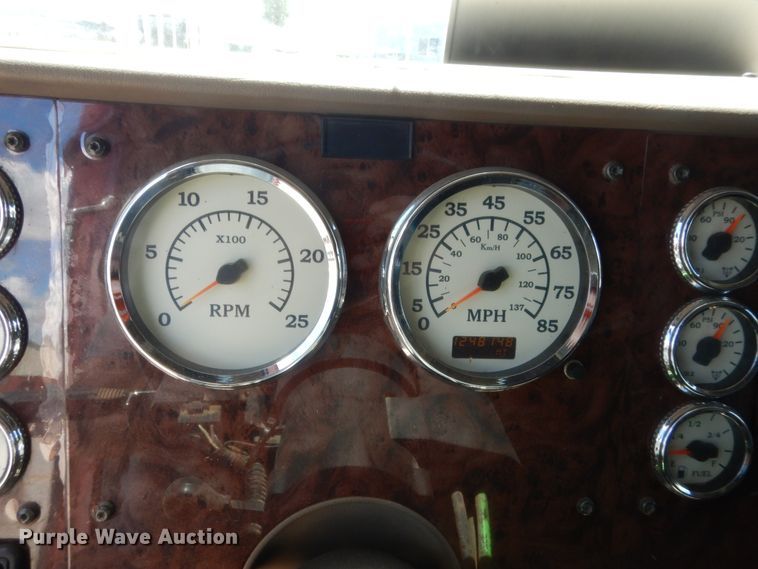 image for item HB9283 2006 International 9900i  semi truck