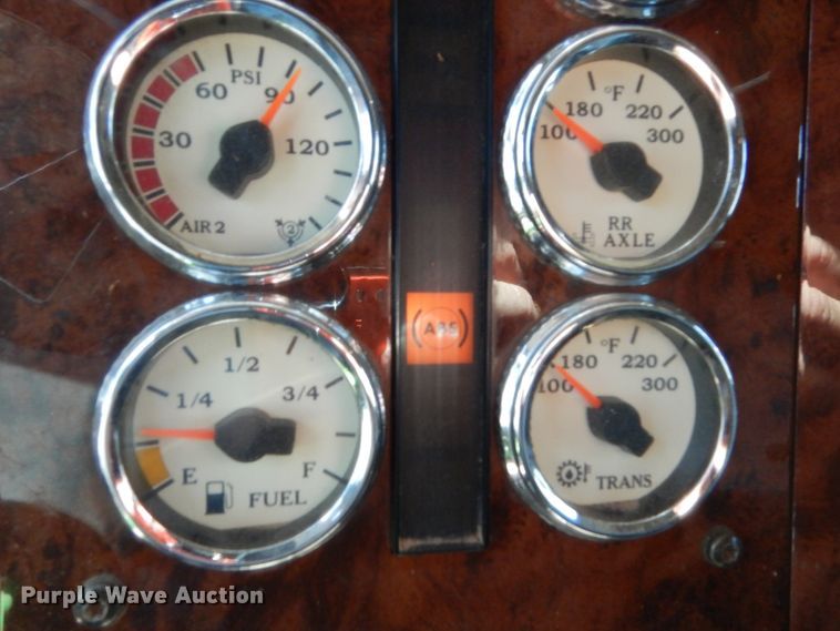 image for item HB9283 2006 International 9900i  semi truck