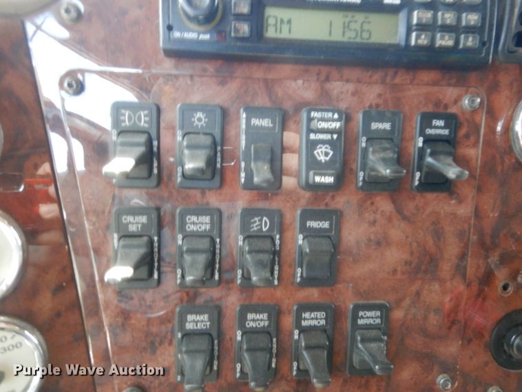 image for item HB9283 2006 International 9900i  semi truck