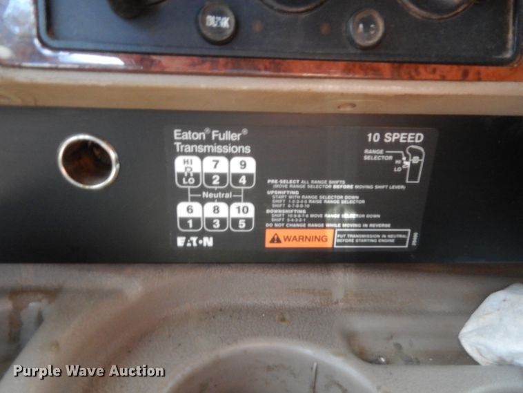 image for item HB9283 2006 International 9900i  semi truck