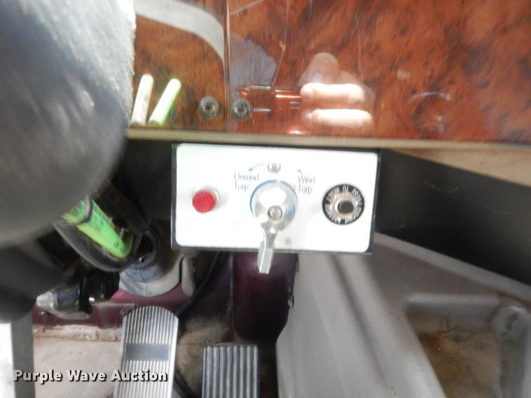 image for item HB9283 2006 International 9900i  semi truck