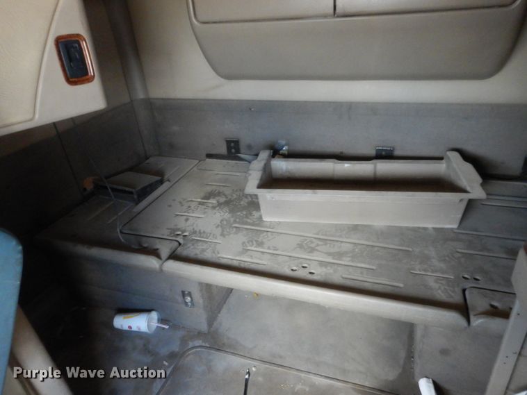 image for item HB9283 2006 International 9900i  semi truck