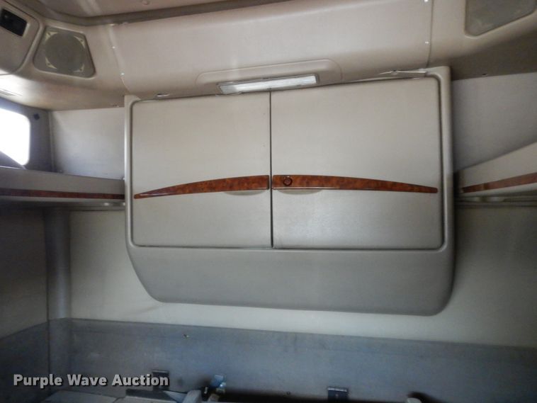 image for item HB9283 2006 International 9900i  semi truck