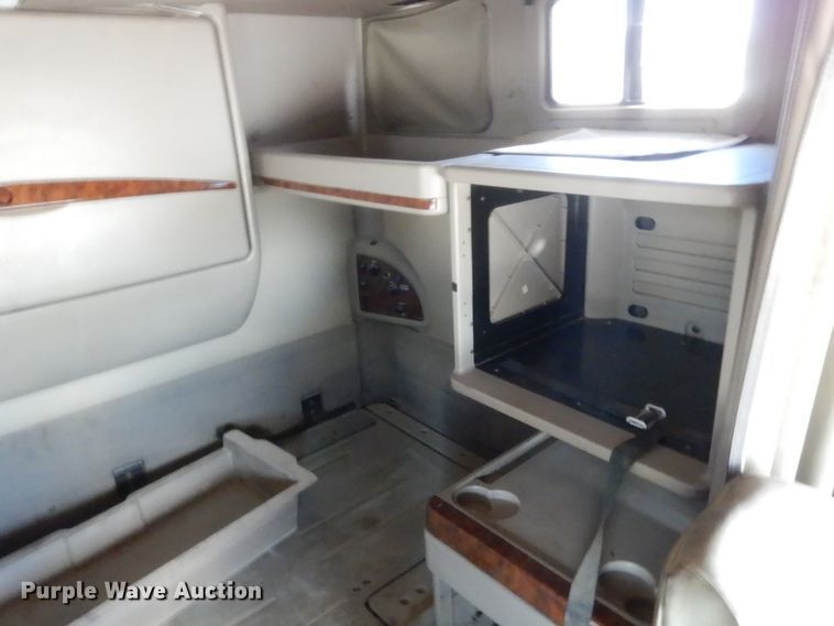 image for item HB9283 2006 International 9900i  semi truck