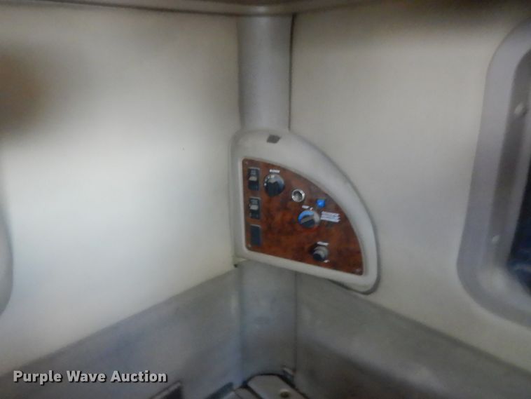 image for item HB9283 2006 International 9900i  semi truck