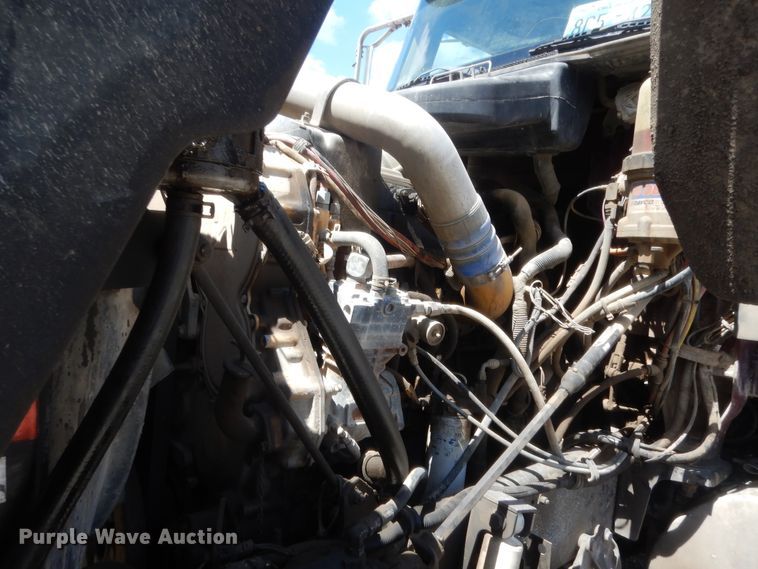 image for item HB9283 2006 International 9900i  semi truck