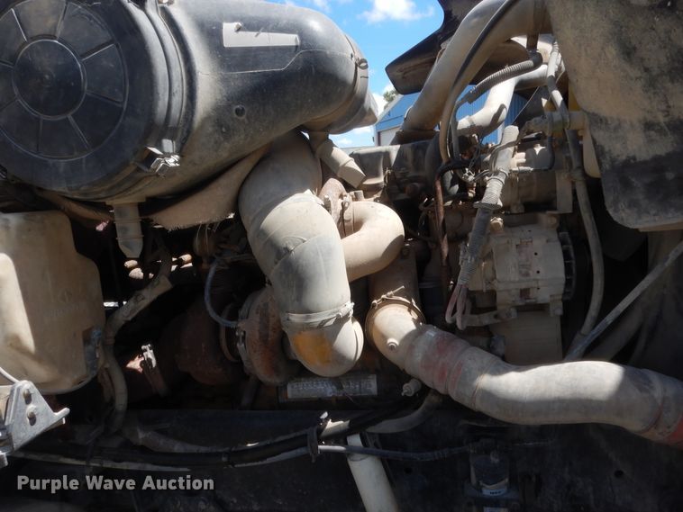 image for item HB9283 2006 International 9900i  semi truck